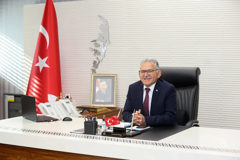 kayseri-cumhuriyet-in-temel-yapi-taslarindandir-1766118280-61_large