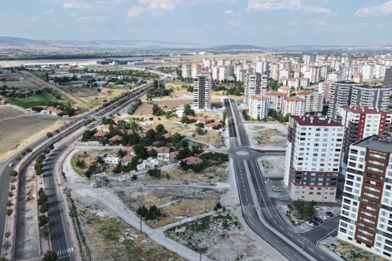 kayseri-kocasinan-8-yilda-bin-85-kilometre-yol-yapti-1766636098-778_large