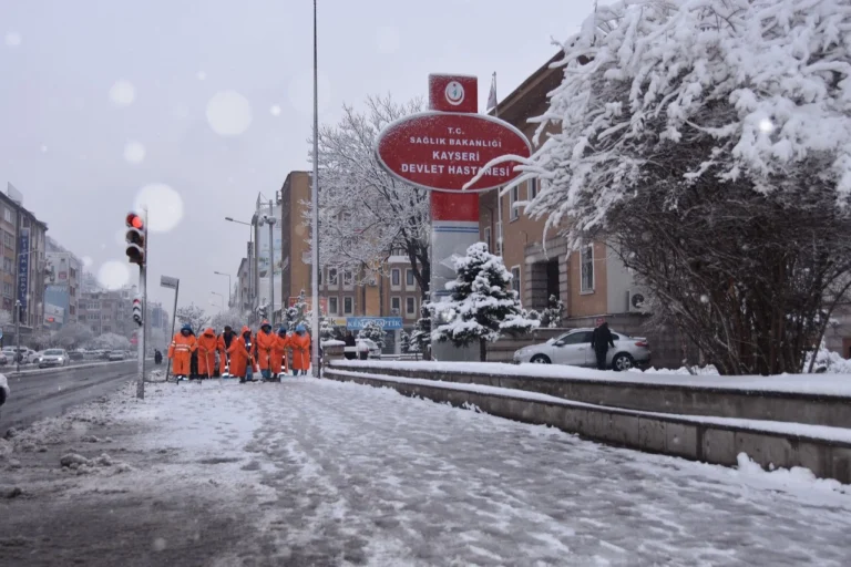 kayseri-kocasinan-dan-karli-yollara-aninda-mudahale-1766956129-853_large