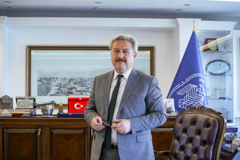 kayseri-melikgazi-nin-whatsapp-hattina-yogun-ilgi-1765858857-312_large