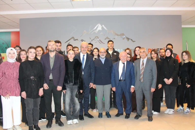 kayseri-milletvekili-cingi-universitelilerle-bulustu-1766808085-139_large