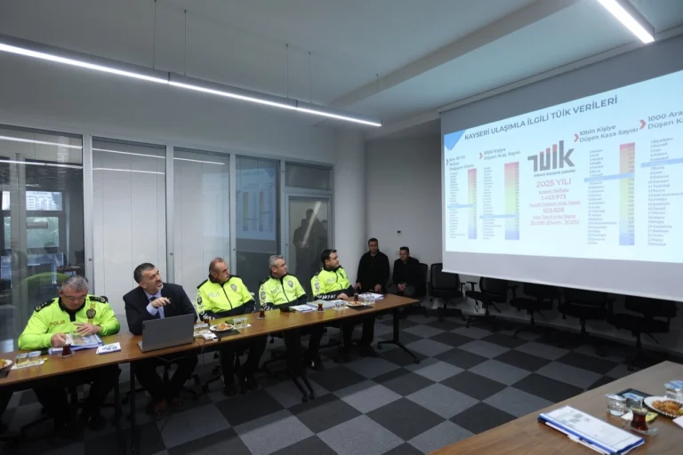 kayseri-protokolu-trafik-kontrol-merkezi-nde-1766292018-240_large