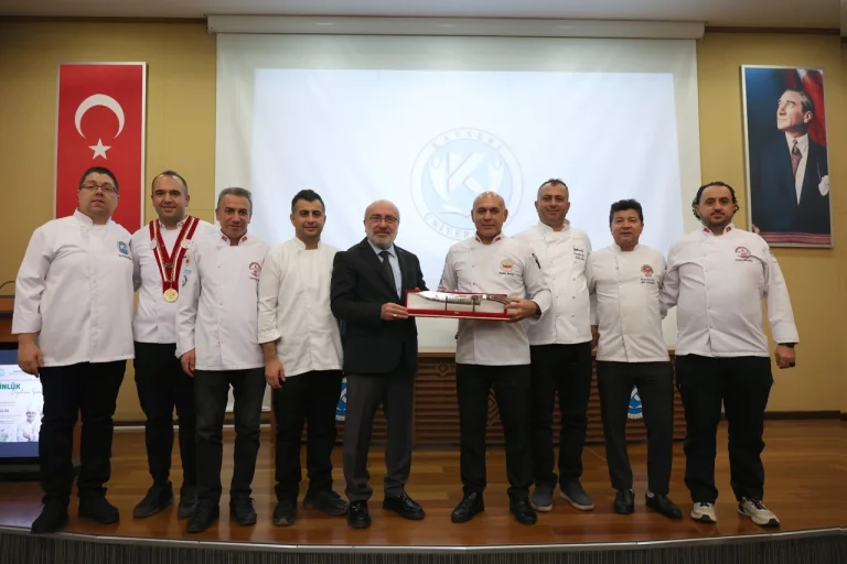 kayu-ascilik-ogrencileri-onluklerini-giydi-1766635535-897_large