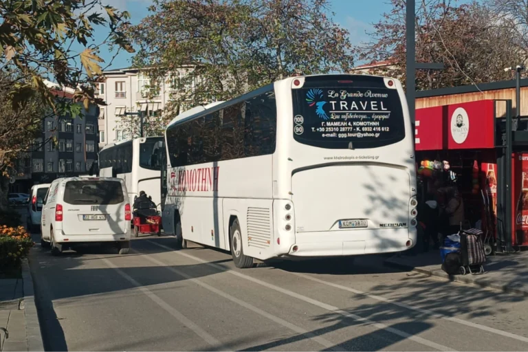 kesan-da-otobus-parklari-trafigi-kilitliyor-1765976019-341_large