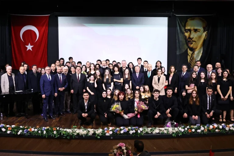 kim-var-sanat-etkinligi-sakarya-da-gerceklestirildi-1766995558-66_large