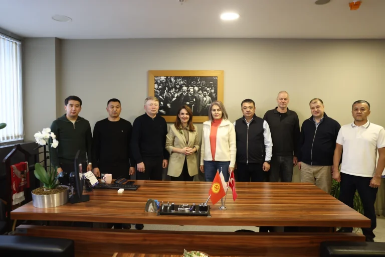 kirgiz-heyet-antalya-da-cevreci-tesisi-ziyaret-etti-1766580146-201_large