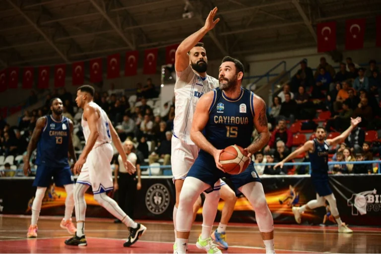 kocaeli-cayirova-belediyesi-derbide-uzatmada-kazandi-1765780229-849_large