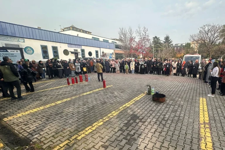 kocaeli-cayirova-yi-olasi-afetlere-hazirladi-1766678863-331_large