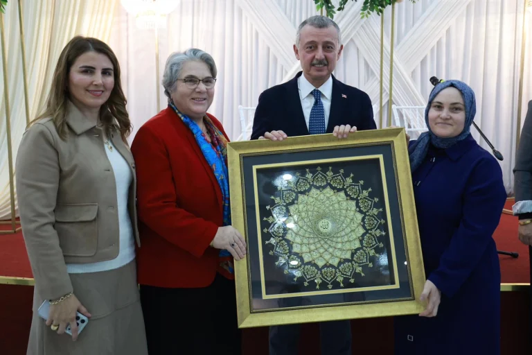 kocaeli-de-ilham-veren-kadinlar-bulusmasi-1766732651-813_large