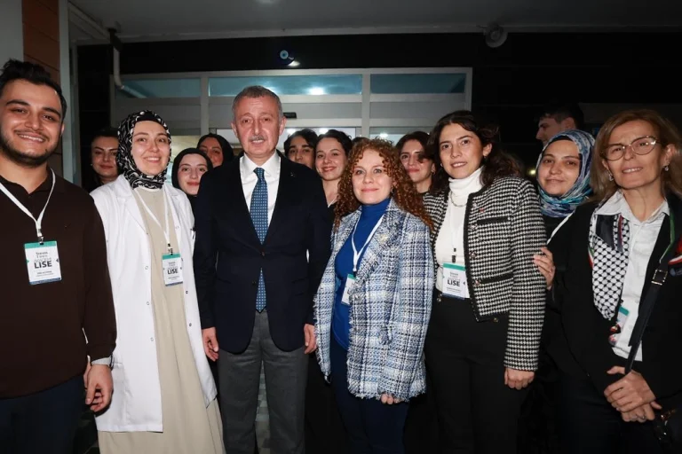 kocaeli-derince-yunus-emre-akademi-lise-tanitildi-1766755039-473_large