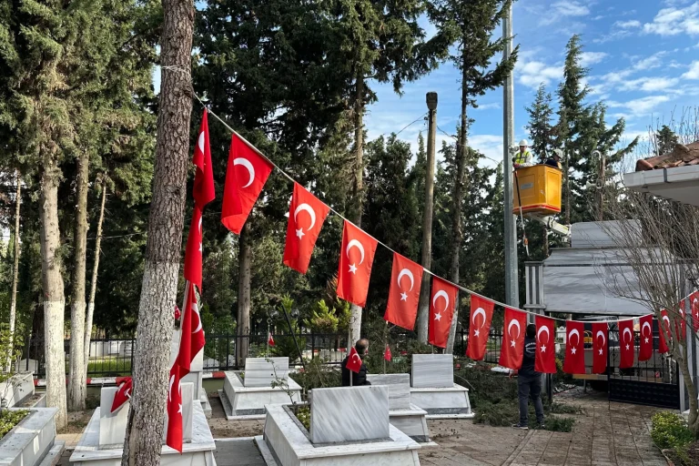 kocaeli-gebze-sehitligi-nde-kapsamli-bakim-ve-peyzaj-calismasi-1765545798-906_large