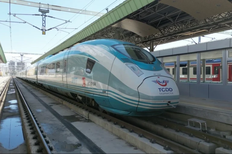 konya-istanbul-hattinda-13-milyon-yolcu-yuksek-hizda-seyahat-etti-1766068627-736_large
