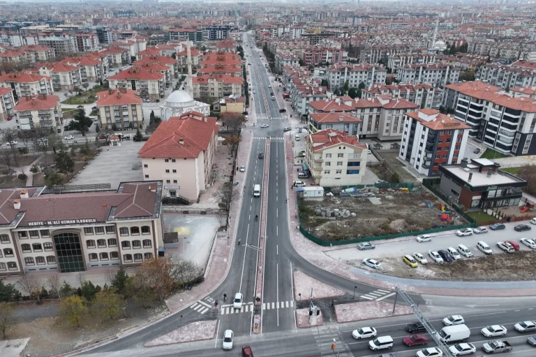 konya-karatay-da-asfalt-ve-refuj-duzenlemesi-tamamlandi-1766057999-713_large