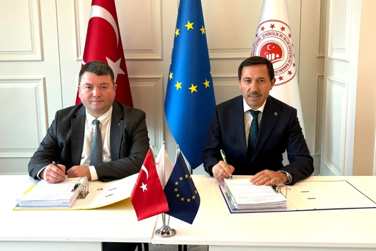 konya-karatay-da-kuraklik-ve-obruk-riskini-azaltacak-adim-1766486148-847_large