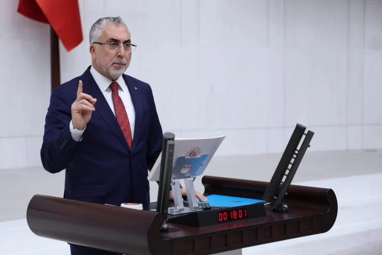 kritik-toplanti-oncesi-bakan-isikhan-dan-surpriz-ziyaretler-1766059959-111_large