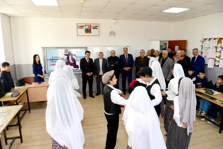 malatya-da-baskan-er-ogrencilerle-bulustu-1765892505-688_large