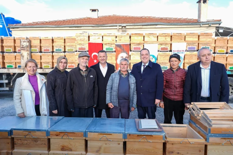 manisa-buyuksehir-den-aricilara-guclu-destek-1766769921-789_large