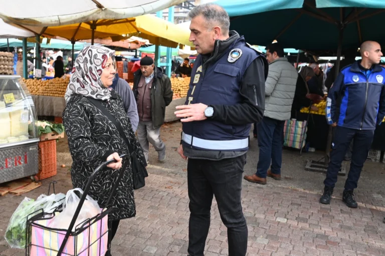manisa-da-persembe-pazari-na-hos-geldin-masasi-1767016504-689_large