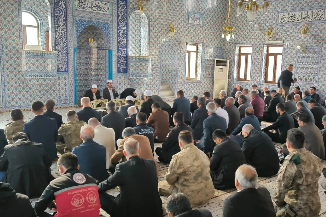 mardin-de-pence-kilit-gazisinden-sehit-silah-arkadaslarina-mevlit-1766408185-18_large