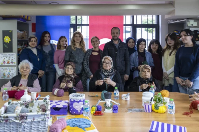 mersin-de-alzheimer-hastalari-sanatla-hayata-dokunuyor-1766904082-463_large