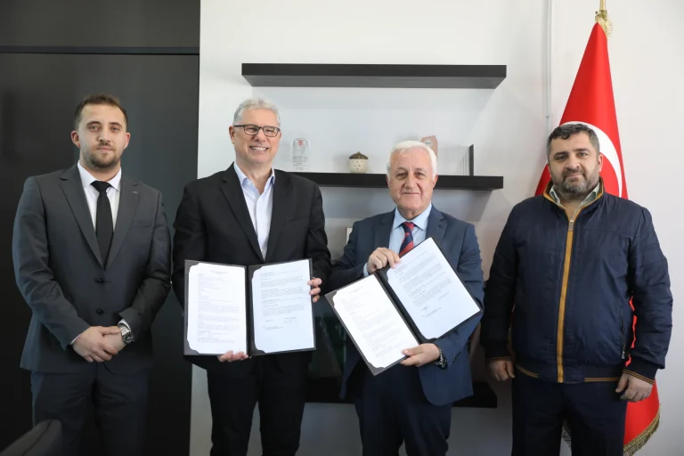 mudanya-triatlon-icin-2026-nin-anlasmasini-simdiden-yapti-mudanya-eylul-2026-da-yine-turkiye-ye-ev-sahipligi-yapacak-1766055200-762_large