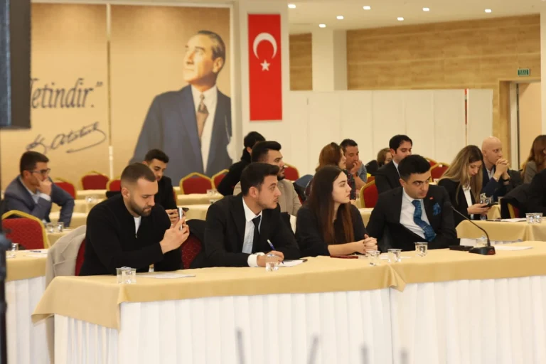 mugla-genclik-meclisi-ilk-toplantisini-yapti-1766479382-678_large