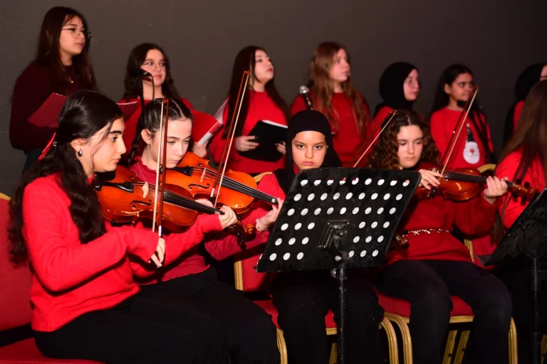 osmangazi-nin-genc-muzisyenlerinden-bursalilara-muzik-ziyafeti-1766309418-524_large
