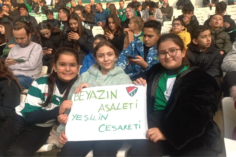 osmangazili-cocuklara-bursaspor-sevgisi-asilaniyor-1766306499-426_large