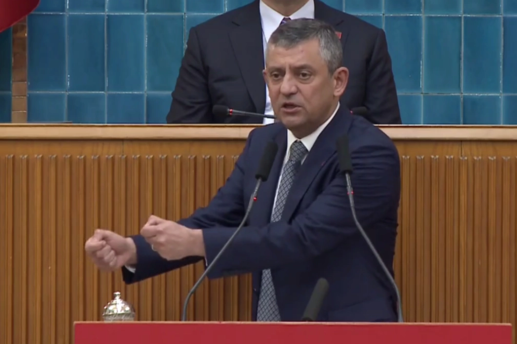 ozgur-ozel-den-sert-cikis-bu-duzen-demokrasiye-de-cebe-de-zarar-veriyor-1766493521-640_large