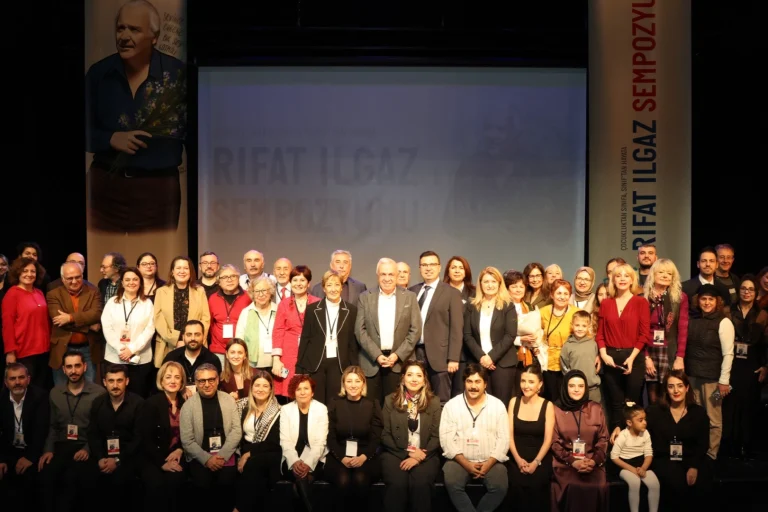 rifat-ilgaz-a-saygi-sempozyum-ve-odul-toreniyle-taclandi-1765698387-379_large