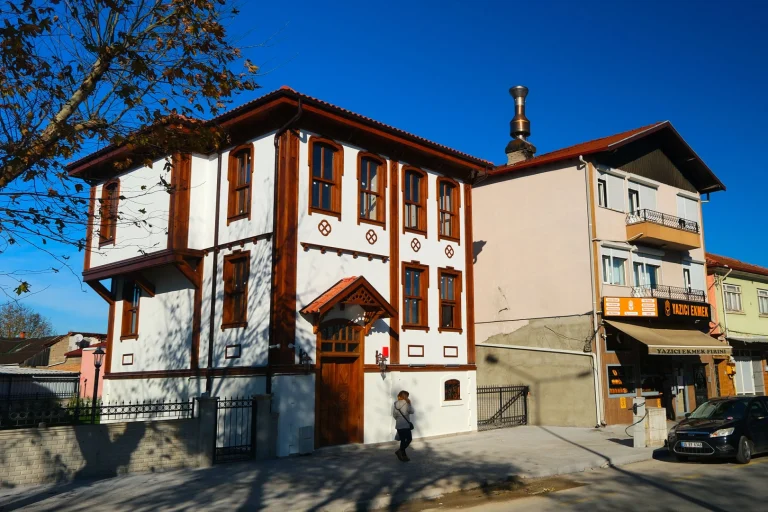 sakarya-da-100-yillik-tarihe-isik-olacak-konak-1766143127-408_large