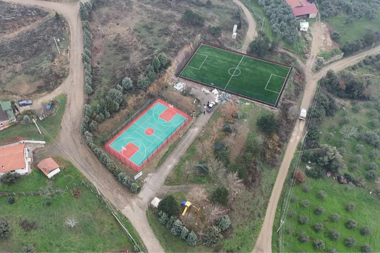 sakarya-geyve-de-spor-sahalari-hizmete-gun-sayiyor-1766493650-133_large