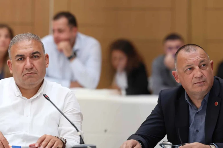 sile-belediyesi-nin-tutuklu-chp-li-meclis-uyeleri-istifa-etti-1767077944-432_large