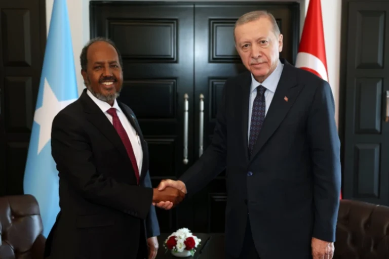 somali-cumhurbaskani-hasan-seyh-mahmud-turkiye-ye-geliyor-1767020937-465_large