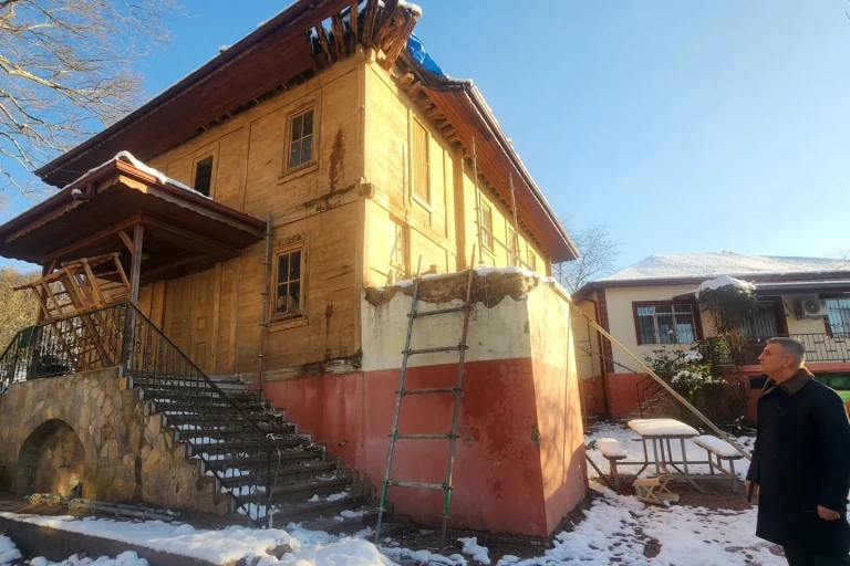 tarihi-nuzhetiye-camii-nde-restorasyon-suruyor-1767088104-474_large