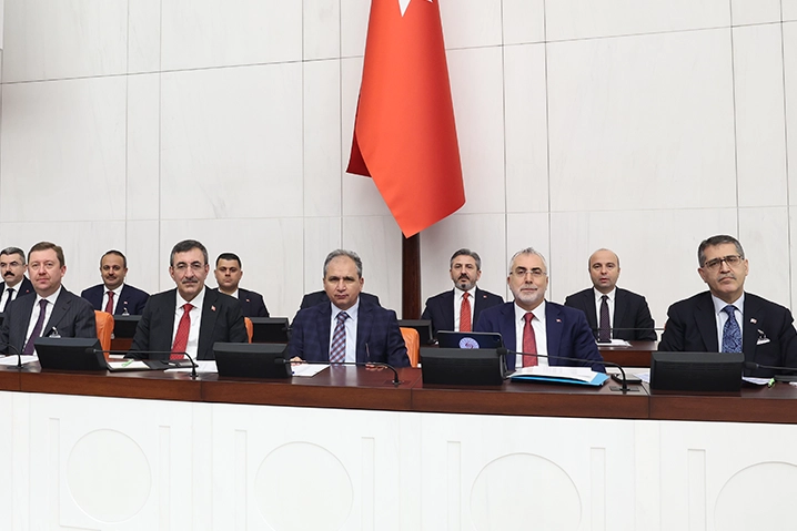 tbmm-de-butce-gorusmeleri-devam-ediyor-1765965616-802_large