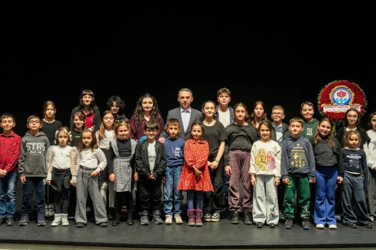 trabzon-da-cocuklarin-gelisimine-tiyatro-katkisi-1766571383-641_large