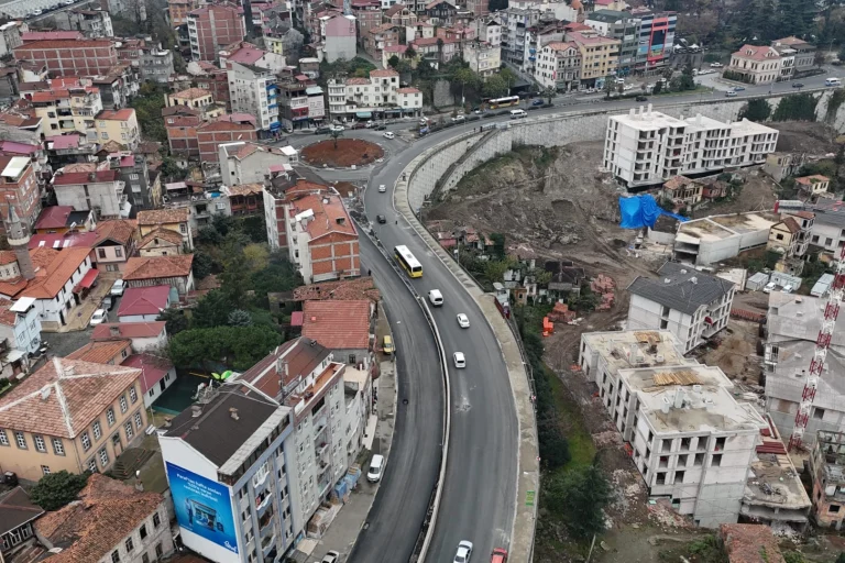 trabzon-da-yol-calismalari-gece-gunduz-suruyor-1766581590-528_large