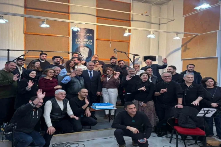trt-erzurum-radyosu-65-yasinda-1765879534-825_large