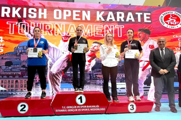 turk-open-karate-de-cifte-madalya-gururu-1765976086-852_large