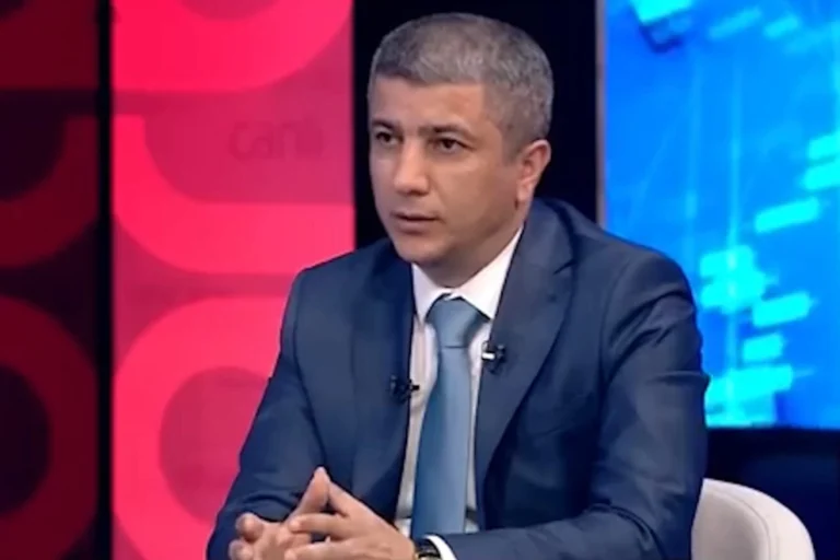 zulfukaroglu-hukumetlerarasi-komisyon-toplantisi-azerbaycan-ve-turkiye-nin-jeopolitik-konumuna-olumlu-etki-gosterecek-1766582066-32_large