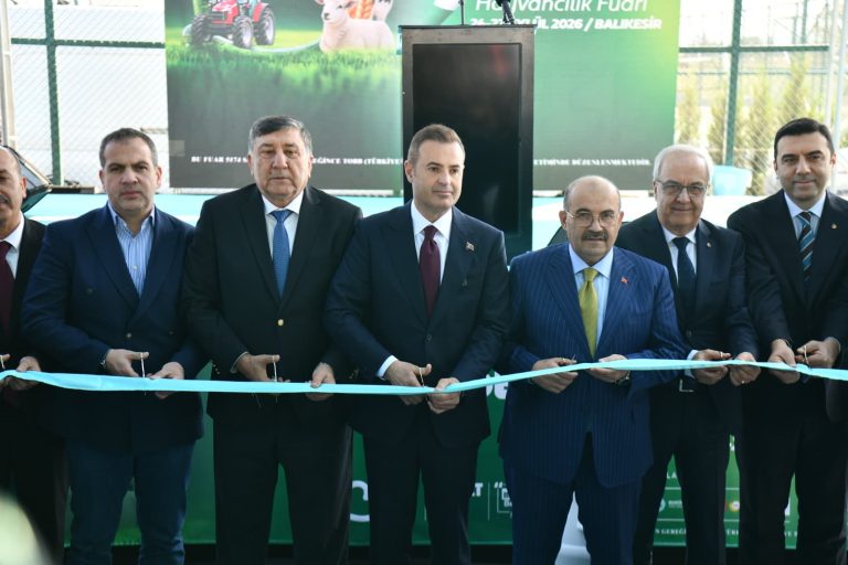 3.Balikesir Tarim ve Hayvancilik Fuari kapilarini açti (13)